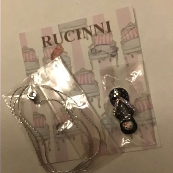 New Rucinni Hello Kitty Flip Flop Necklace - Picture 3 of 3